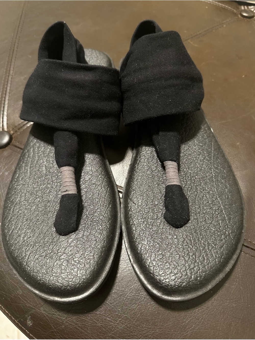 Women’s Sanuk Yoga footbed Black Stretch Strap Sandals - NWOT